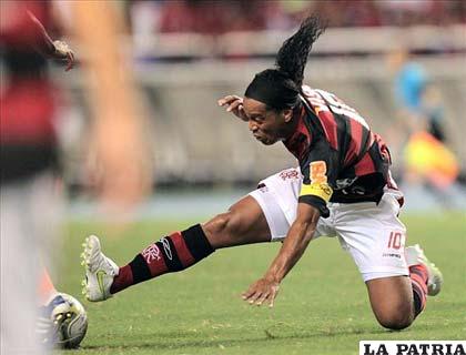 Ronaldinho no sería parte del equipo de Flamengo que llegará a Bolivia