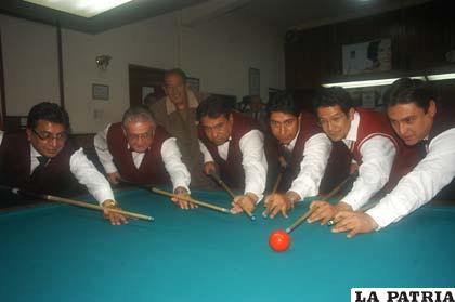 Billaristas orureños en procura de reactivar el billar en Oruro