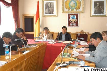 Autoridades del Concejo Municipal cuestionados por los vecinos de Oruro