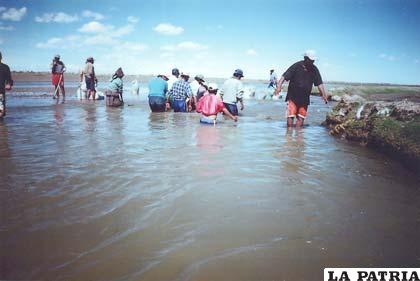 Inundación de comunidades de Chipaya por desborde del río Lauca (Foto Archivo)