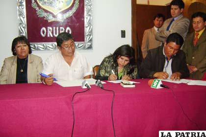Con mediación del Comité Cívico se firmó acuerdo que posibilitó cuarto intermedio en conflicto de folkloristas y músicos