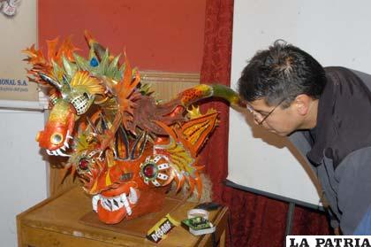 Representación a escala de las caretas mecatrónicas que adornarán la ruta del Carnaval
