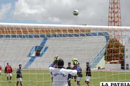 Durante el entrenamiento que se realizó ayer en el estadio “Bermúdez