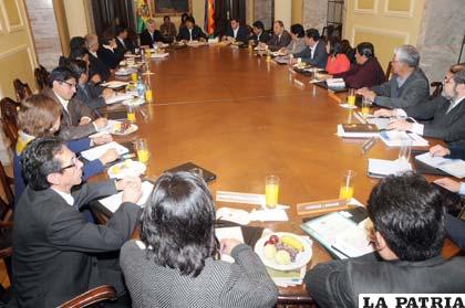 Primera reunión del presidente Morales con su nuevo Gabinete ministerial