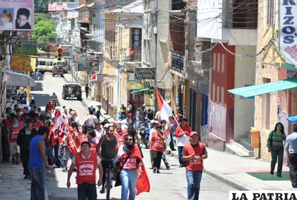 Escasea la gasolina en Tarija debido a los conflictos con el Gobierno