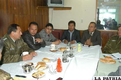 Fiscales y efectivos policiales se reunieron ayer por la mañana