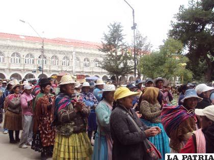 Los trabajadores de avance de obra en plena marcha de protesta