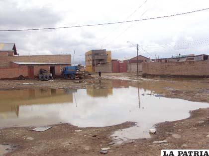 Varias zonas de la ciudad de Oruro se encuentran anegadas por las intensas lluvias