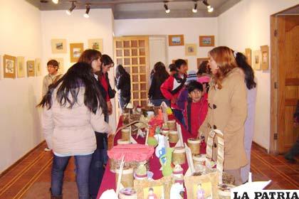 Alumnos presentan trabajos logrados en curso de verano en el ISBA
