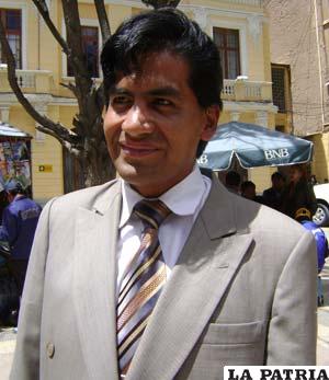 El presidente del Comité de Etnografía y Folklore de Oruro, Maurice Cazorla, observó la falta de preparación jóvenes presentadores de televisión sobre el Carnaval de Oruro