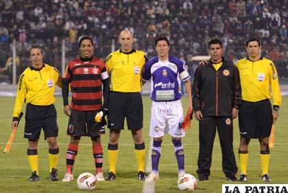 Ronaldinho y Rivero capitanes de Flamengo y Real Potosí