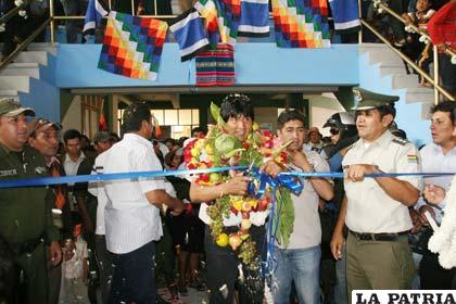 Presidente Evo Morales inauguró este sábado un coliseo en el municipio de Capinota, del departamento de Cochabamba