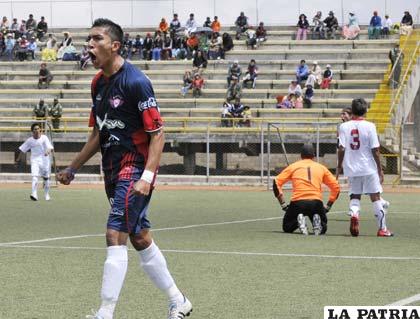 Francisco Rodríguez celebra el gol de Wilstermann