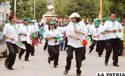 Folkloristas afinan coreografía a ser presentada en el Carnaval 2012