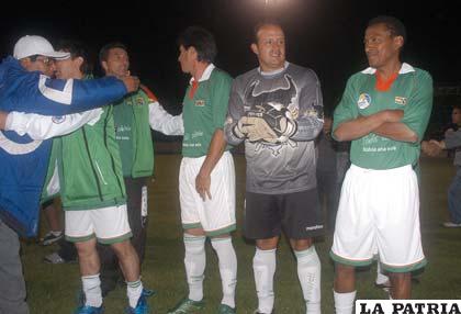Iván Castillo, junto a Torrico y Ramallo