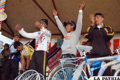 Los vencedores del ciclismo en el podio