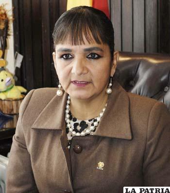 Senadora Carmen Eva Gonzales