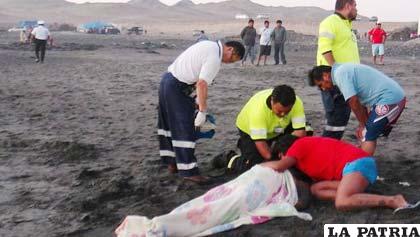 Familiares de las víctimas mortales en una playa de Chile, lloran la irreparable pérdida