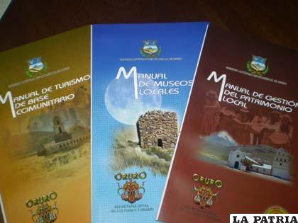 Tres manuales puestos a consideración de autoridades municipales