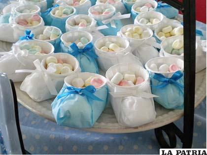 PASO 7 
Ya está listo tu recipiente o dulcero para un baby shower, ten en cuenta que si la fiesta es para una niña puedes hacerlo en rosa y si no se sabe el sexo del bebé puedes hacerlo en amarillo, verde manzana o blanco