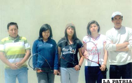 Integrantes de la Escuela de Pelota Raqueta del Ranchería Sporting Club 