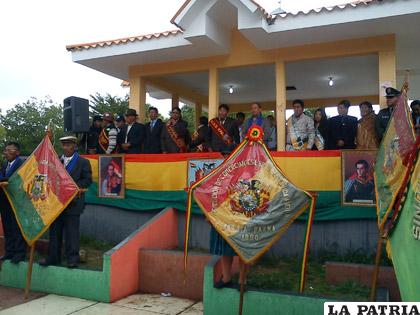 Acto central en conmemoración al aniversario del municipio de Pazña