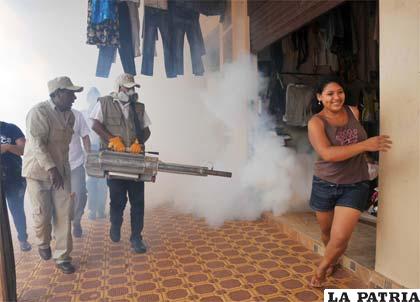 Inauguración de la campaña de fumigación contra el dengue en Guayaramerín