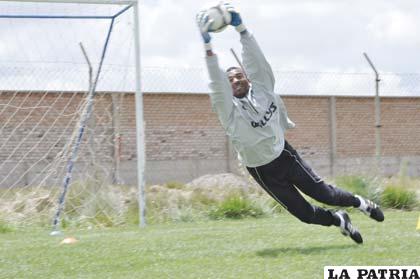 El colombiano Barahona atajará en la Liga 