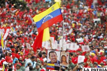 Seguidores chavistas rindieron homenaje a Hugo Chávez el día que debía ser su posesión de la que estuvo ausente