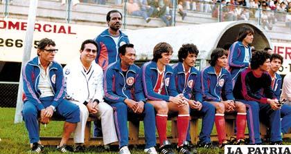El primero de la izquierda cuando dirigió a San Cristóbal en 1983