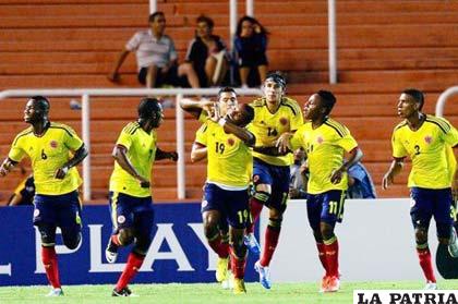 Celebran los jugadores colombianos la goleada a Bolivia