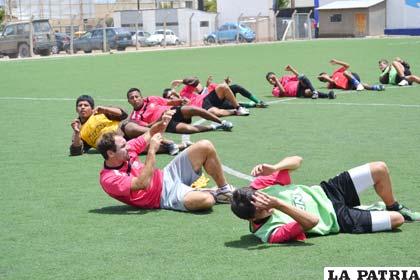 Trabajo de preparación de los jugadores de Oruro Royal