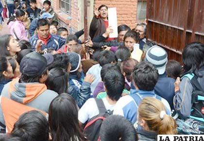 Las peleas por inscribir a los estudiantes fueron una constante esta semana