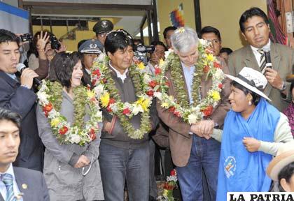 Presidente Evo Morales inaugura nuevo edificio del Ministerio de Comunicación en La Paz y entrega 17 vehículos