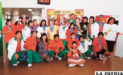 Delegación boliviana rumbo a las Olimpiadas Especiales en Corea