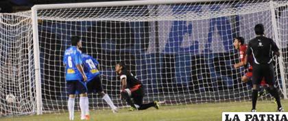 Ronald Gallegos anotó el único gol del encuentro para la victoria de Universitario
