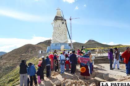 Crece la afluencia de visitantes al monumento a la Virgen del Socavón
