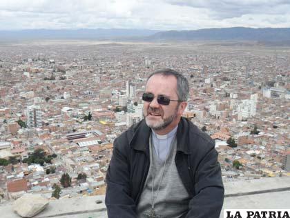 Monseñor Bialasik espera la visita de los obispos de Bolivia para bendecir el monumento a la Virgen del Socavón