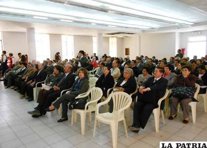 Maestros jubilados de todo el país se reúnen en Oruro durante una semana
