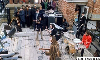 Los Beatles cuando tocaron en una azotea de Inglaterra