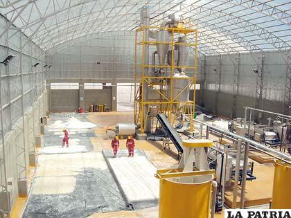 El compromiso gubernamental debe pasar de los anuncios a la práctica real de poner en marcha los proyectos mineros, respaldados por una renovada ley minera