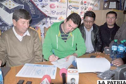 Julio César Baldivieso firmó su contrato con San José el 23 de diciembre