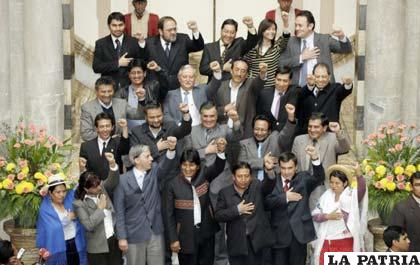 Presidente Evo Morales junto a su gabinete ministerial