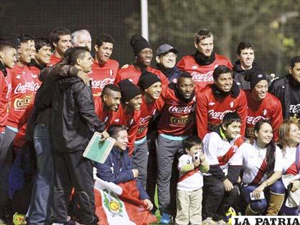 Jugadores de la selección peruana que jugaron ante la selección Vasca ante lal cual perdieron por 6 a 0