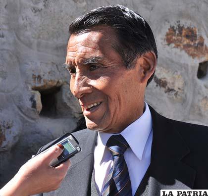 Director distrital de Educación de Oruro, Leoncio Choque