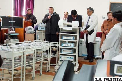 Entrega de equipos en el Hospital Obrero 4