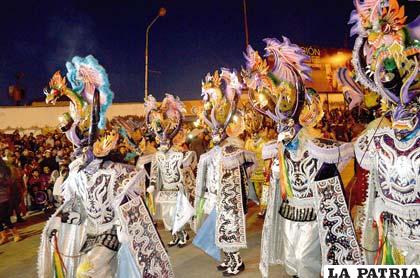 Exalumnos del colegio “Bolívar” crean una nueva diablada para el Carnaval