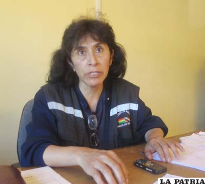 Lidia Guzmán, de la oficina de Migración Oruro