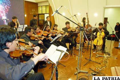 Orquesta Sinfónica de Oruro en la inauguración del Salón Anexo de la Alcaldía