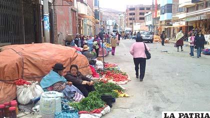 Comerciantes en calle Sucre